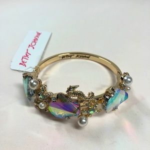 NWT Betsey Johnson Seashell Bangle Bracelet